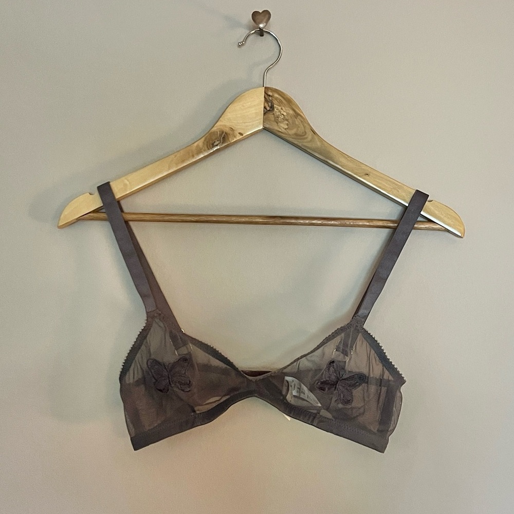 Underprotection mesh butterfly bra